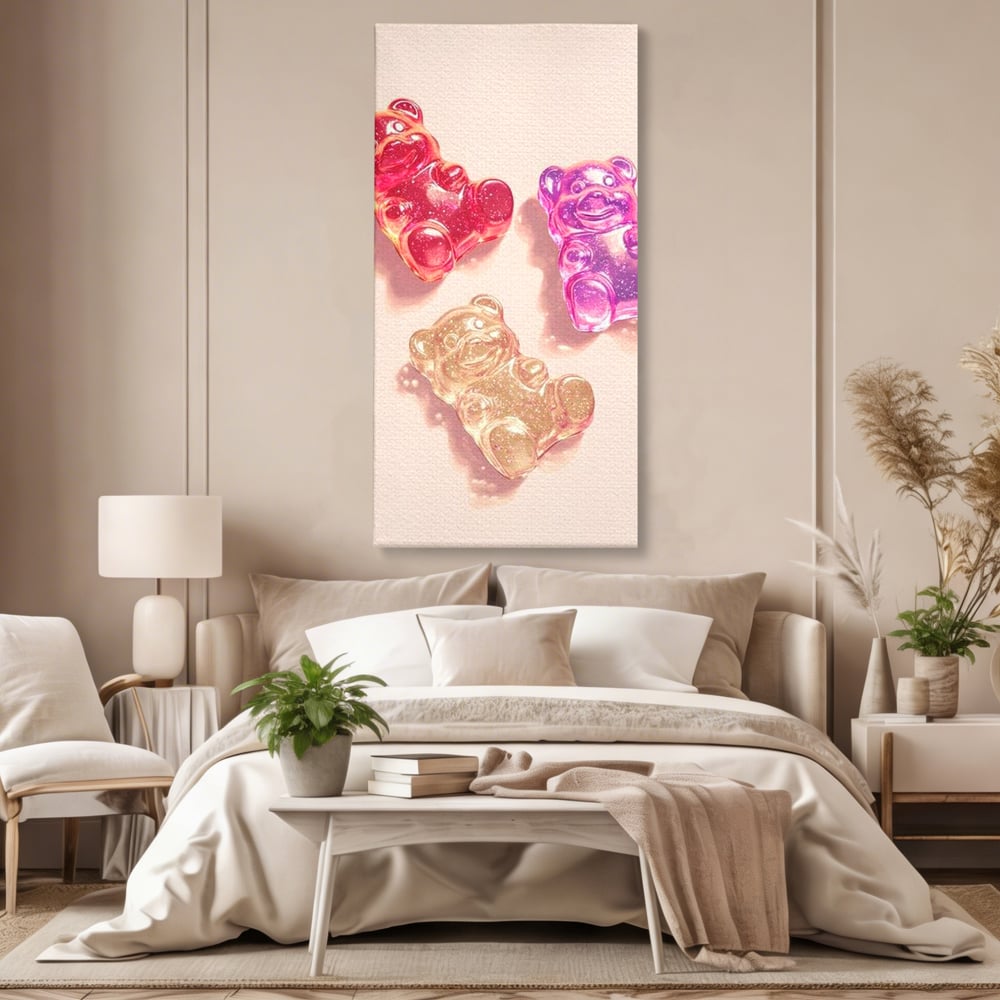 Tablou canvas cu tablou canvas cu trei ursuleti gelee, fara rama, pe sasiu de lemn, pe perete intr-un dormitor